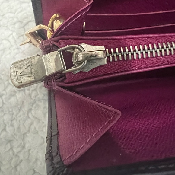 Louis Vuitton epi plum color wallet with chain - Picture 8 of 14